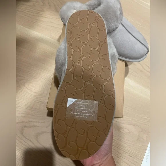Brand new uggs grey slippers size 9 - Picture 3 of 6